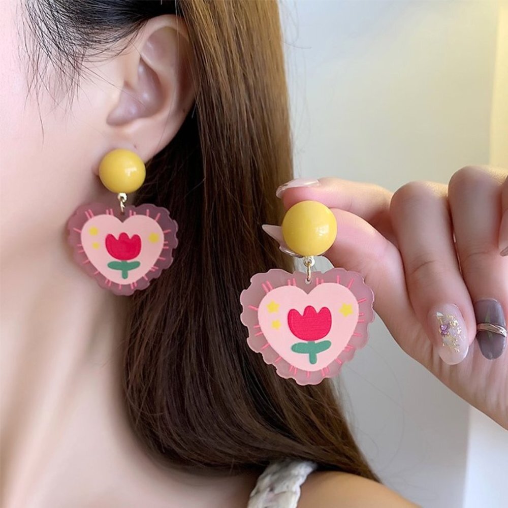 NEW Daphne Pretty Pink Tulip Scalloped Heart Dangle Earrings